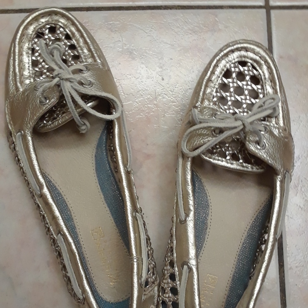 Size 8 SPERRY Woven Leather Gold Shoes